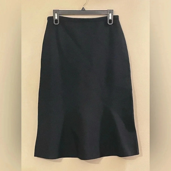 DIANE VON FURSTENBERG Pull On Stretch Knit Skirt in Black - Picture 1 of 3